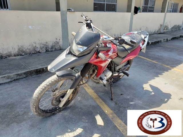 LOTE 002 HONDA XRE 300