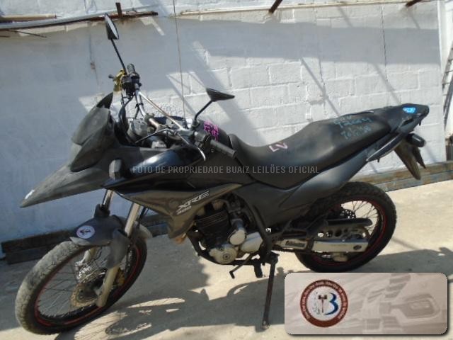LOTE 015 HONDA XRE 300 2011