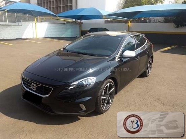 LOTE 050 VOLVO V40 2.0 T5 R DESIGN TURBO GASOLINA 4P AUTOMÁTICO. 2016