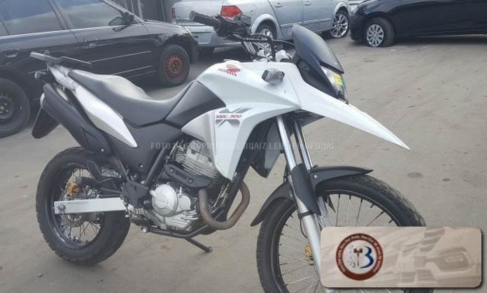 LOTE 004 HONDA XRE 300 2014