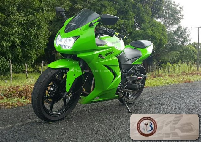 LOTE 007 Kawasaki Ninja 250 r 2012