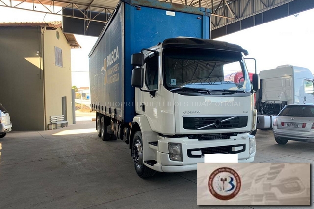 LOTE 029 Volvo VM 270  2013